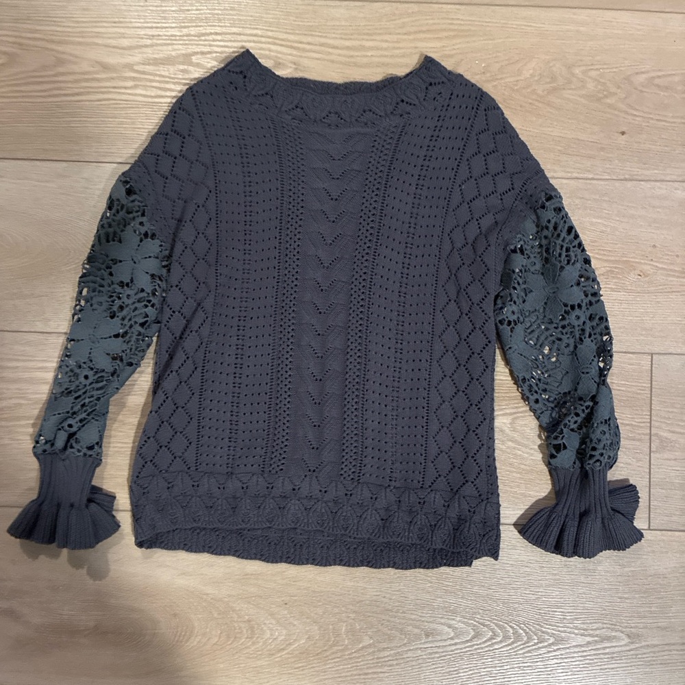 Elegant Gray Lace Sleeve Sweater